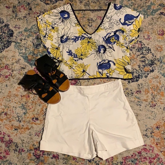 Floral backless crop top! Super cute! - Picture 2 of 6